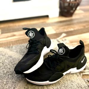 2019
Air Huarache E.D.G.E. 'Black'